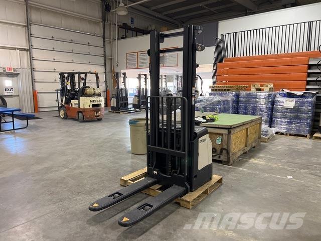 Crown ES 4000 Platvormiga virnastajad