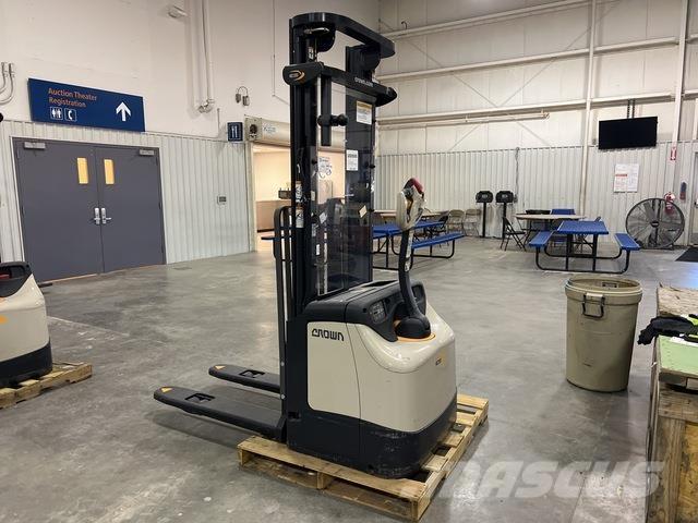 Crown ES 4000 Platvormiga virnastajad