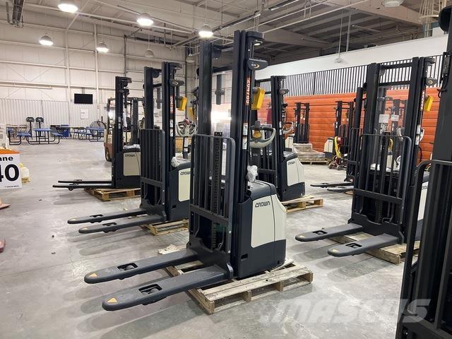 Crown ES 4000 Platvormiga virnastajad