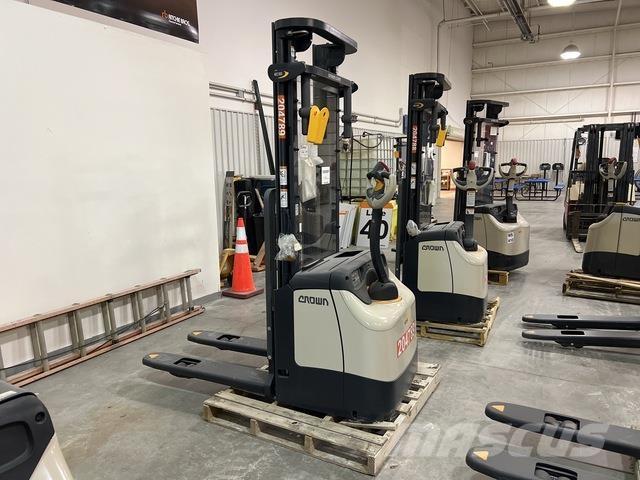 Crown ES 4000 Platvormiga virnastajad