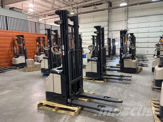 Crown ES 4000 Platvormiga virnastajad