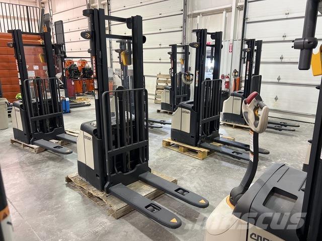 Crown ES 4000 Platvormiga virnastajad