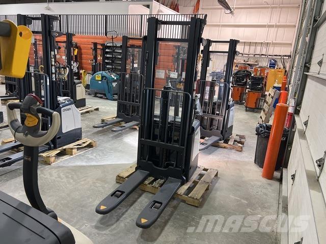 Crown ES 4000 Platvormiga virnastajad