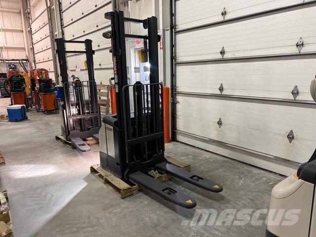 Crown ES 4000 Platvormiga virnastajad