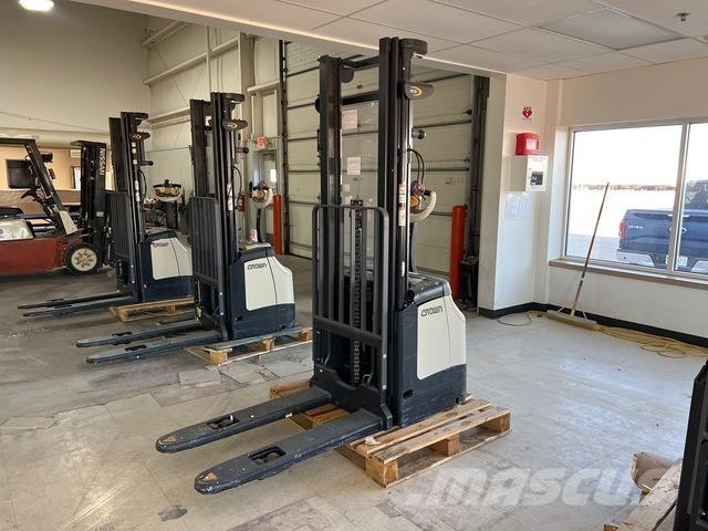 Crown ES 4000 Platvormiga virnastajad