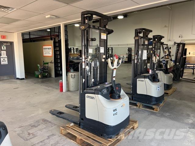 Crown ES 4000 Platvormiga virnastajad