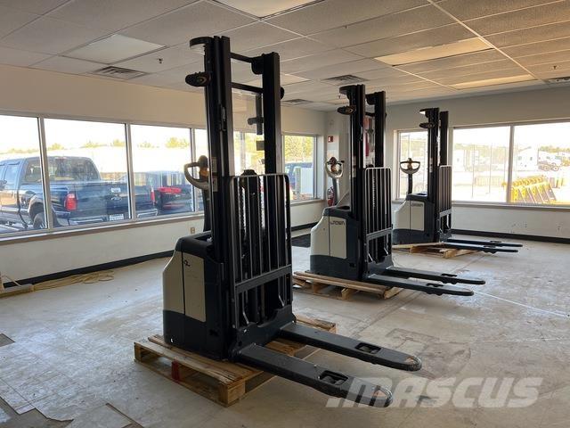 Crown ES 4000 Platvormiga virnastajad