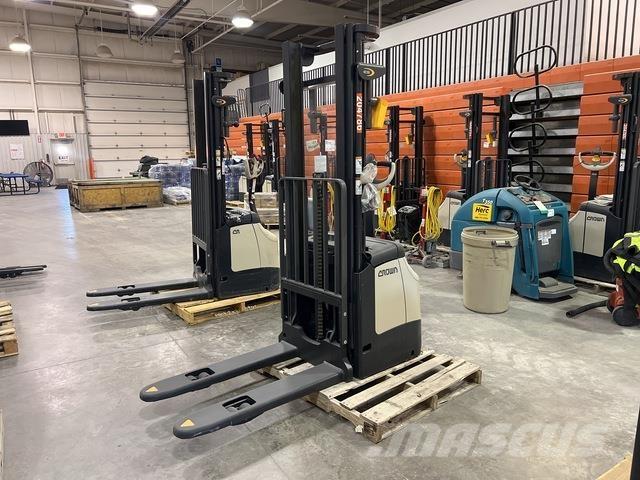 Crown ES 4000 Platvormiga virnastajad