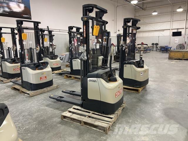 Crown ES 4000 Platvormiga virnastajad