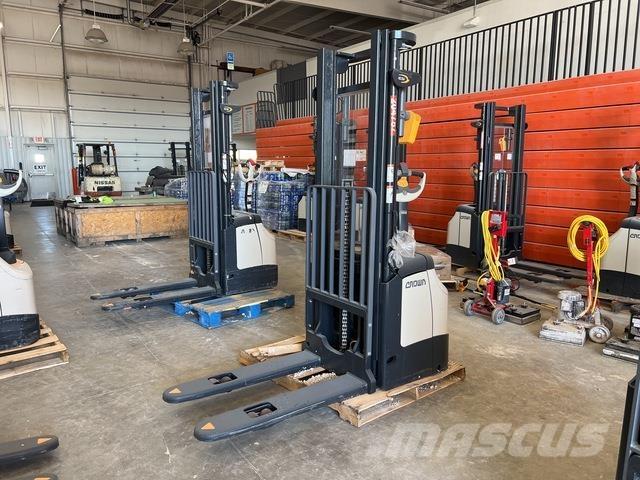 Crown ES 4000 Platvormiga virnastajad