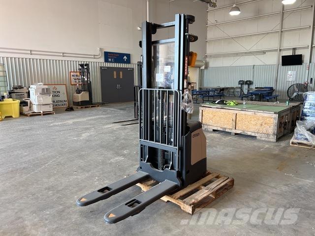 Crown ES 4000 Platvormiga virnastajad