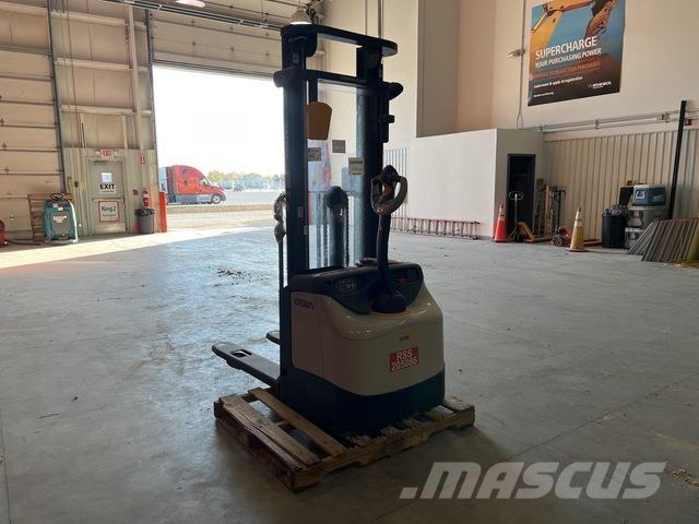 Crown ES 4000 Platvormiga virnastajad