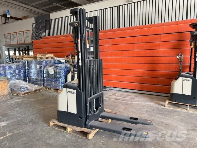 Crown ES 4000 Platvormiga virnastajad