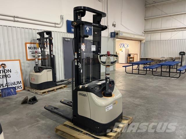 Crown ES 4000 Platvormiga virnastajad