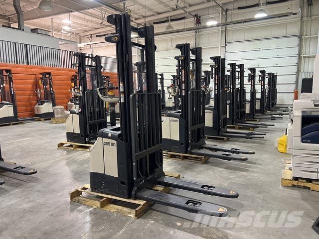 Crown ES 4000 Platvormiga virnastajad