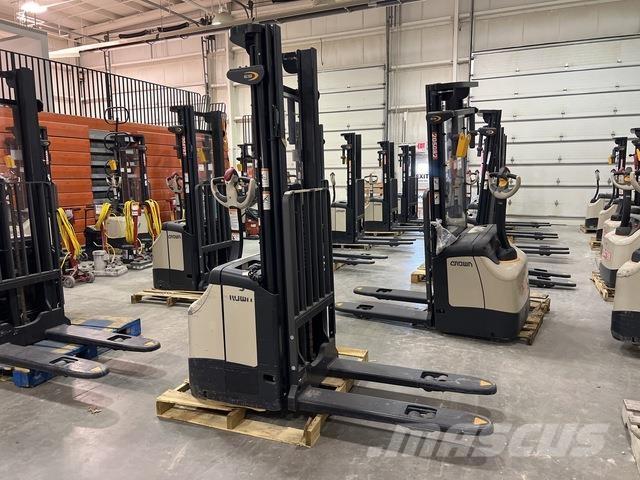 Crown ES 4000 Platvormiga virnastajad