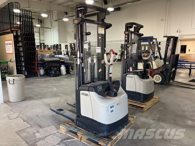 Crown ES 4000 Platvormiga virnastajad