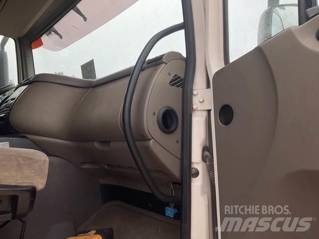 DAF CF85.460 Roomikekskavaatorid