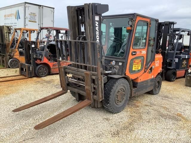 Doosan D35S-5 Muu