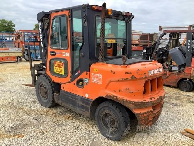 Doosan D35S-5 Muu