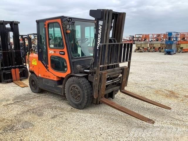 Doosan D35S-5 Muu