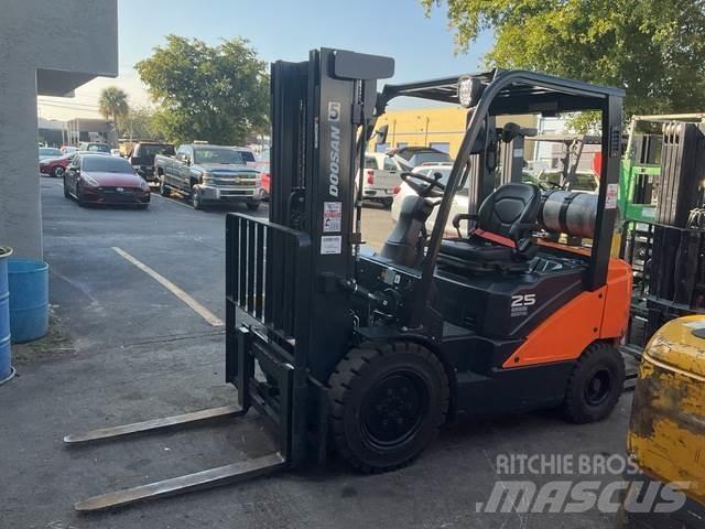 Doosan G25E-7 Muu