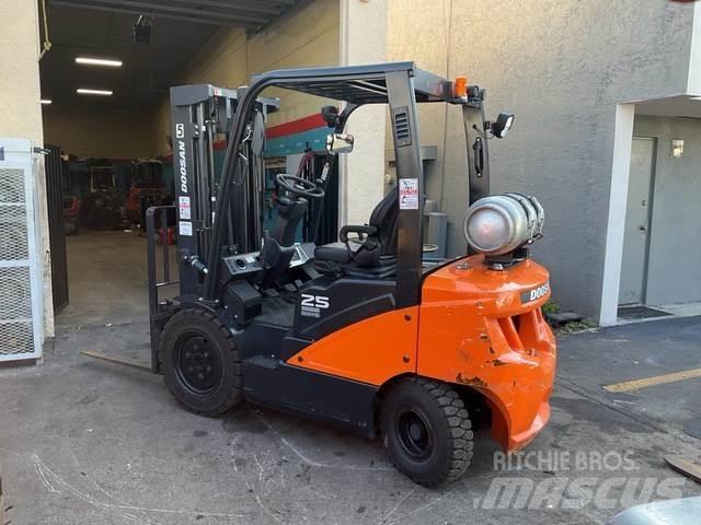 Doosan G25E-7 Muu