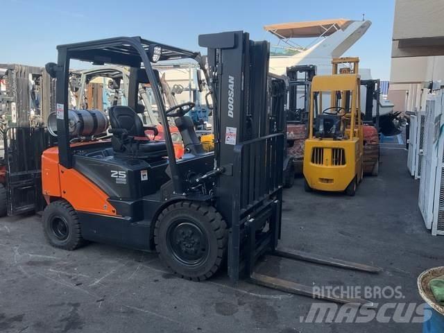 Doosan G25E-7 Muu