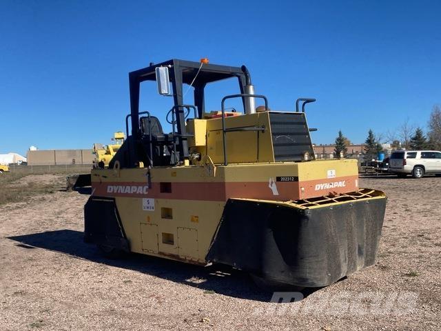 Dynapac CP221 Pneumorehvidega rullid