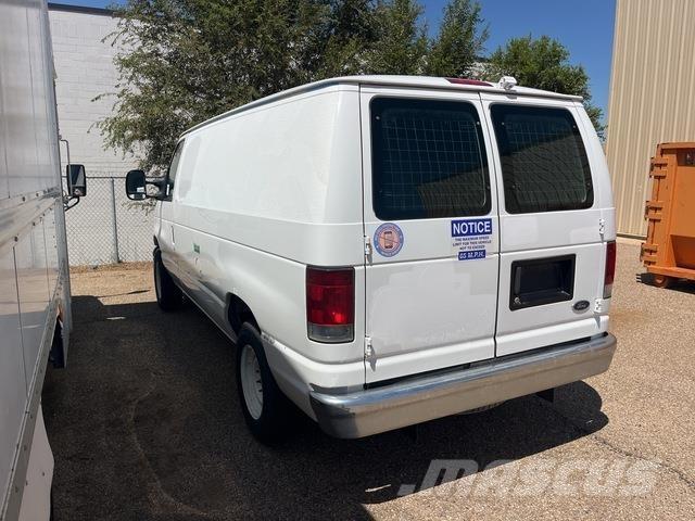 Ford E-150 Kaubikud