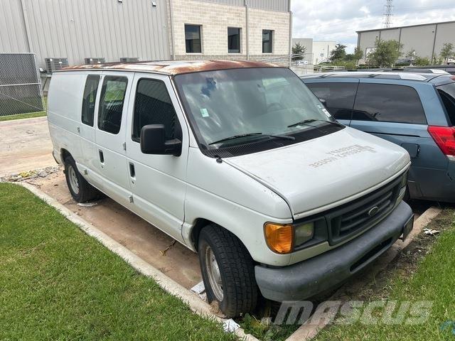 Ford E-150 Kaubikud