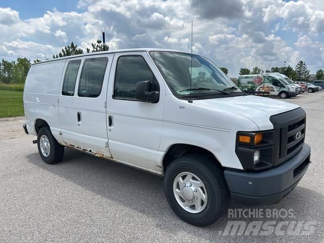 Ford E-250 Kaubikud
