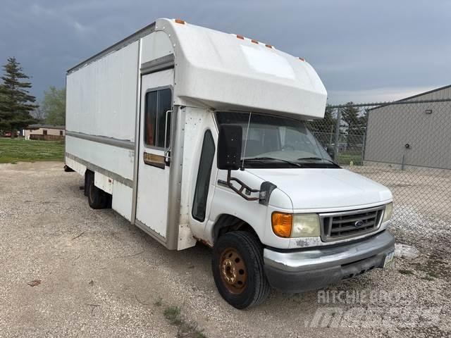 Ford E-350 Furgoonautod
