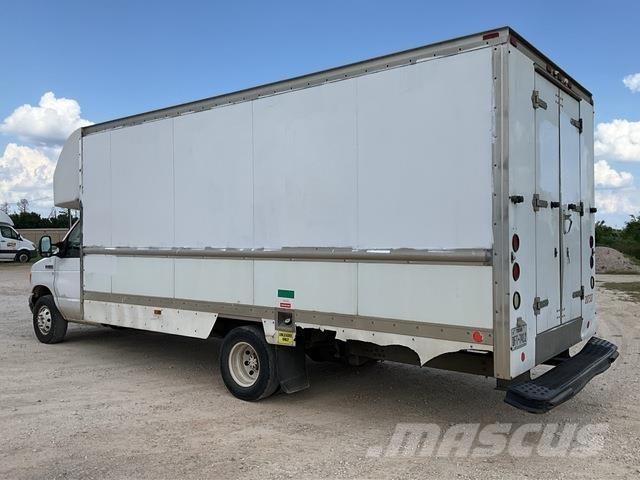 Ford E-350 Furgoonautod
