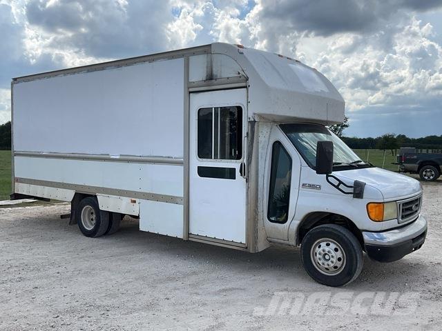 Ford E-350 Furgoonautod