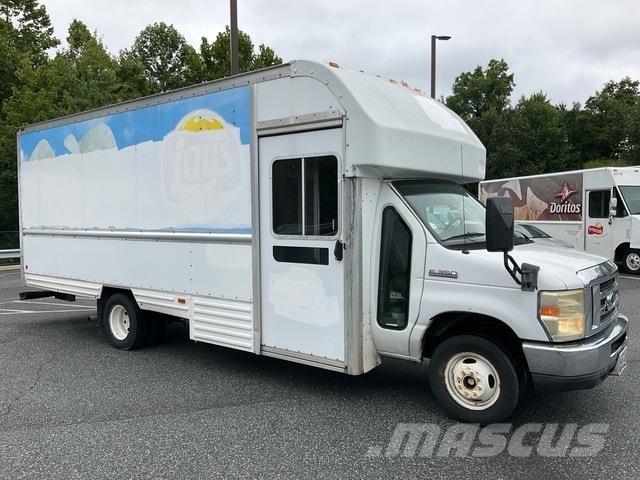 Ford E-350 Furgoonautod