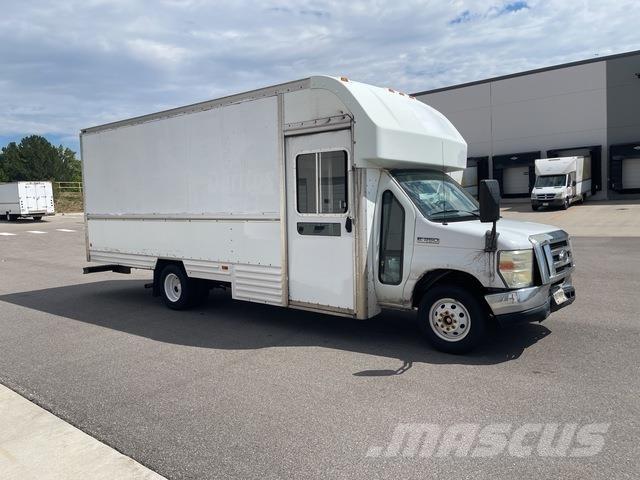 Ford E-350 Furgoonautod