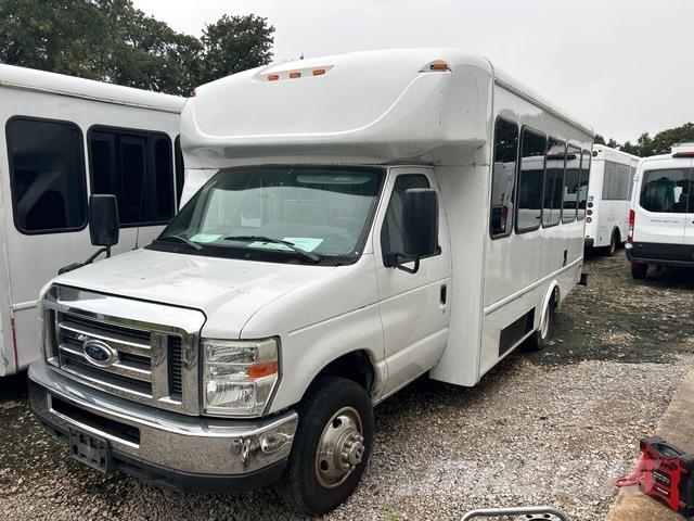 Ford E-350 Väikebussid
