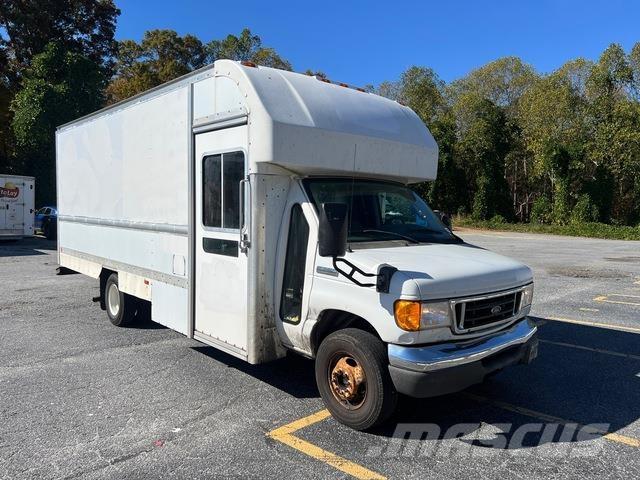 Ford E-350 Furgoonautod