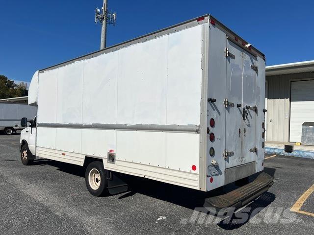 Ford E-350 Furgoonautod