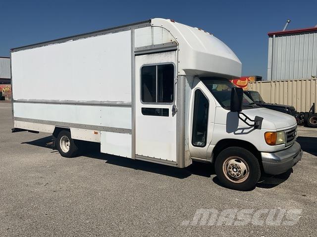 Ford E-350 Furgoonautod