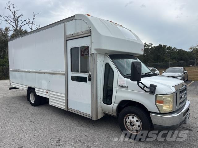 Ford E-350 Furgoonautod