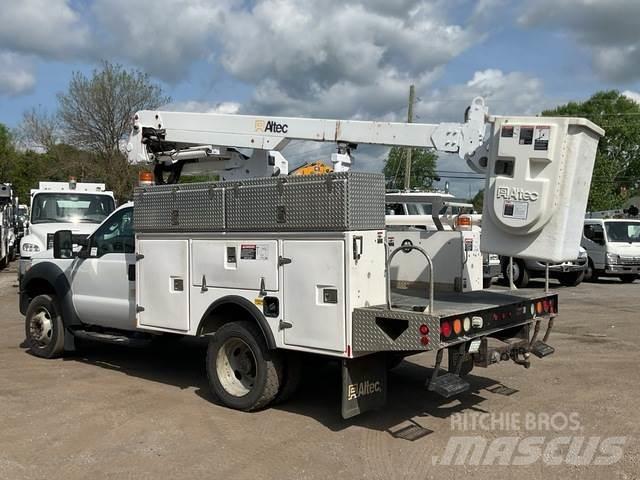 Ford F-450 Auto korvtõstukid