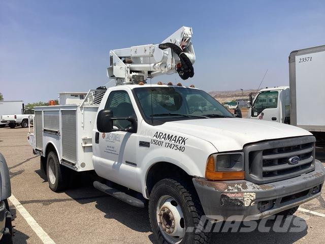 Ford F-450 Auto korvtõstukid