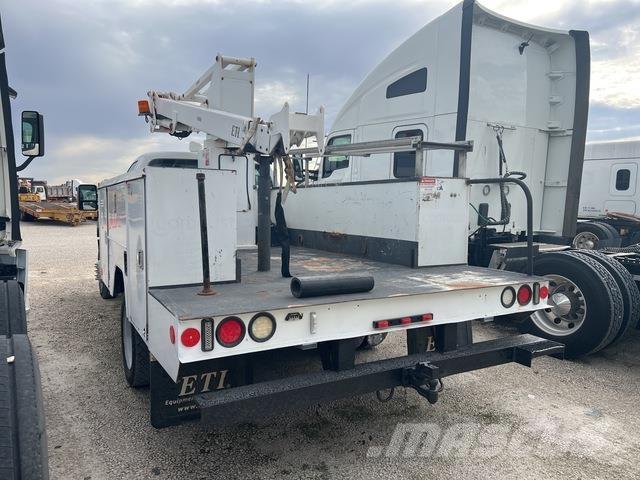 Ford F-450 Auto korvtõstukid