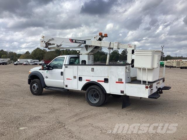 Ford F-550 Auto korvtõstukid