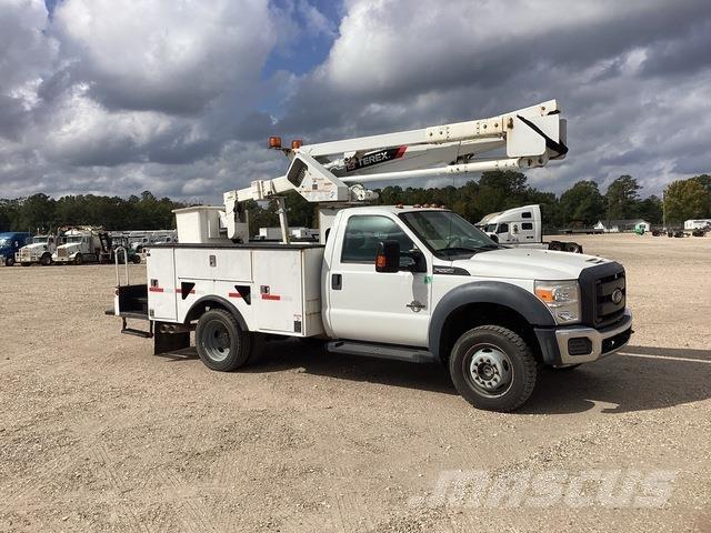 Ford F-550 Auto korvtõstukid