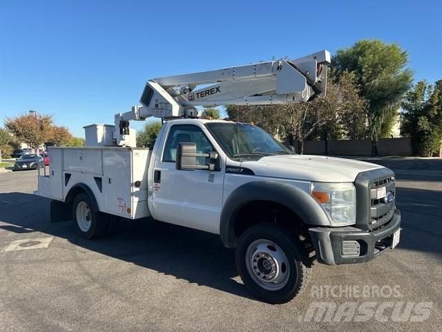 Ford F-550 Auto korvtõstukid