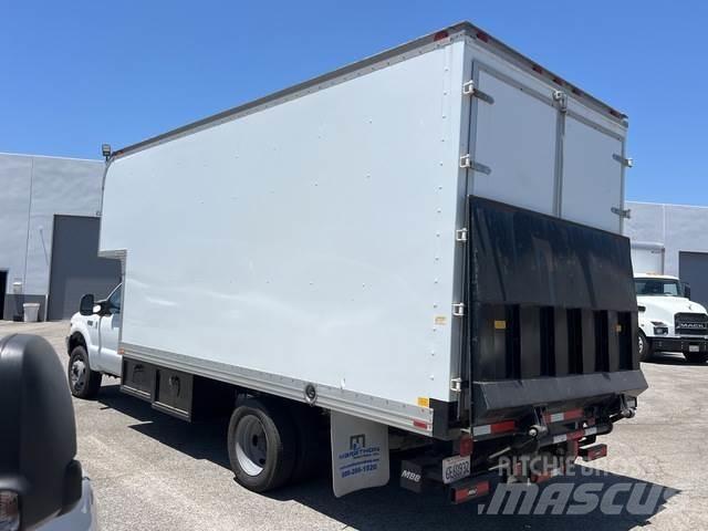 Ford F-550 Furgoonautod