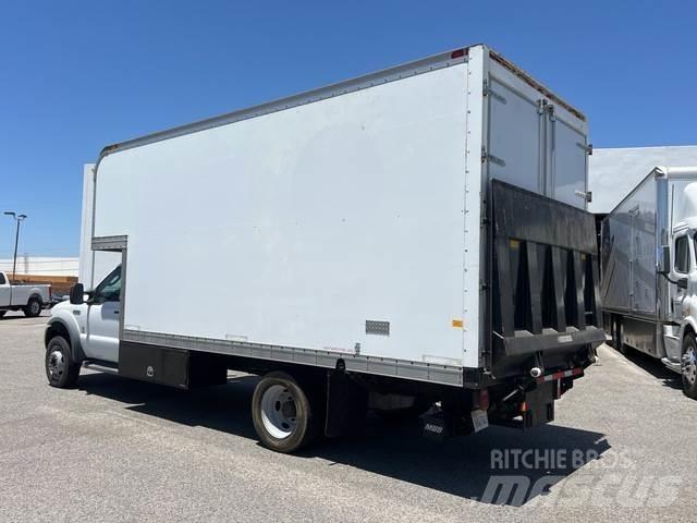 Ford F-550 Furgoonautod